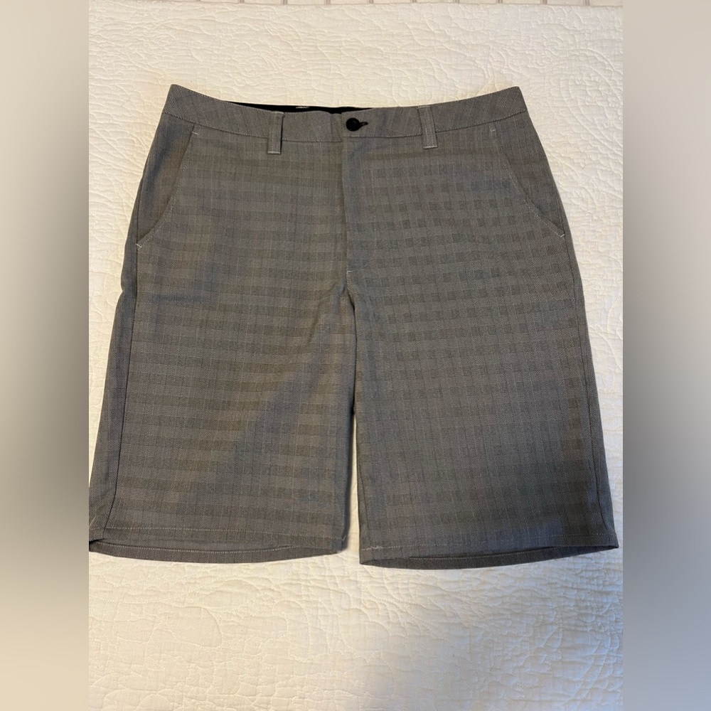 Men’s TravisMathew Shorts 34 - Gray Plaid